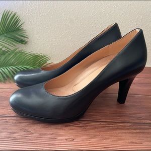Naturalizer Leather Pumps Like New!